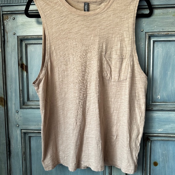 Vuori Sunset Tank Top in Burnt Clay Size Mhttps://www.google.com/url?sa=i&url=ht - Picture 4 of 9